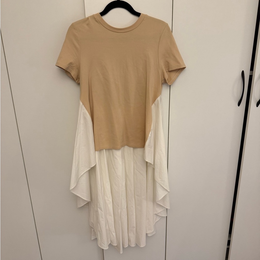 Beige T shirt with White ‘Tail’